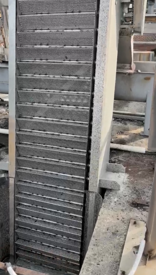 精準截污 智護清澄 | 山東地衛(wèi)環(huán)保網(wǎng)板式格柵清污機，筑牢污水治理第一道防線